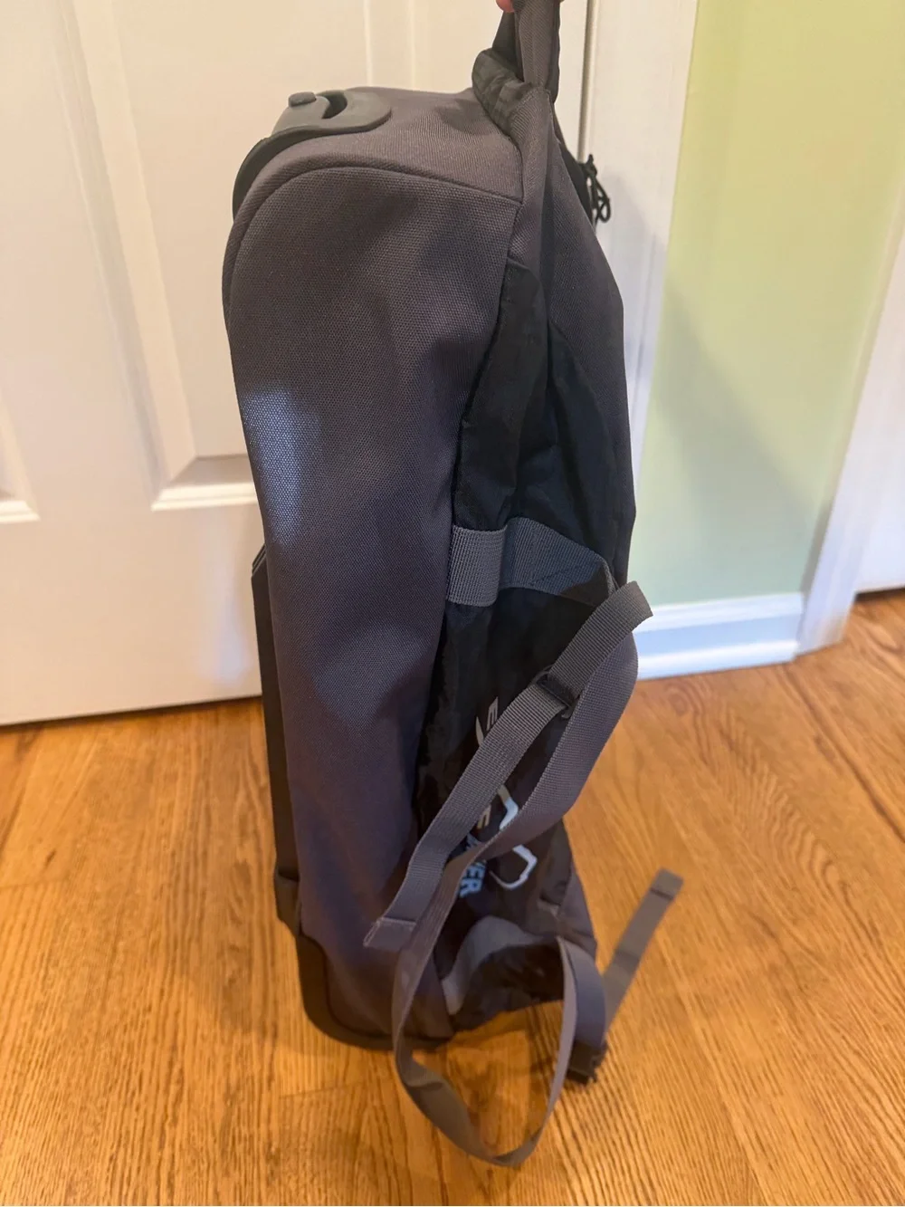 Eddie Bauer Black Rolling Commuter Duffle Bag Carry On Luggage 22